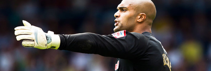 SINT: Carl Ikeme er målvakt på et fotballag. Han ble så sint at han slo hånda i veggen. Hånda brakk.