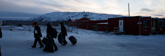  ASYLSØKERE:  Mange asylsøkere kom til Nord-Norge fra Russland i fjor høst. Da ble de sendt til et mottakssenter i Finnmark. Noen av dem bodde på en dårlig måte, ifølge en rapport.
