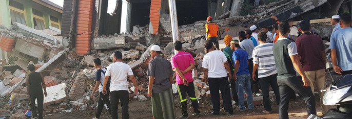  ØDELAGT:  Et jordskjelv har revet ned bygninger, hus og butikker i Indonesia. Minst 97 mennesker er døde.